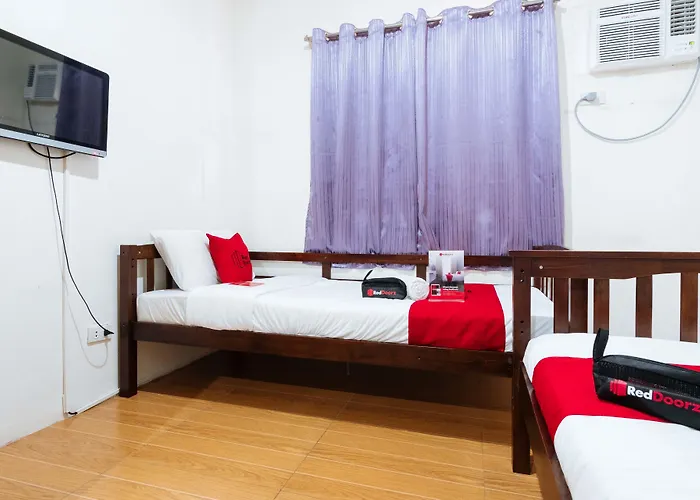 Hotel Reddoorz Near Robinsons Place 3*