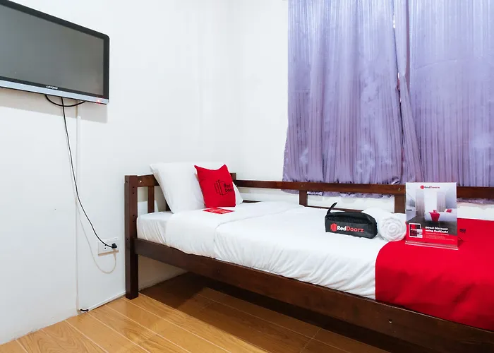 Reddoorz Near Robinsons Place Hotel 3*