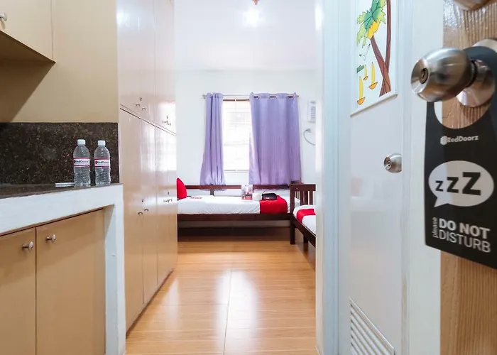 Reddoorz Near Robinsons Place Hotel 3*