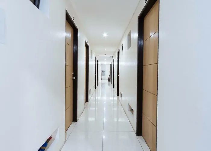Reddoorz Near Robinsons Place 3*