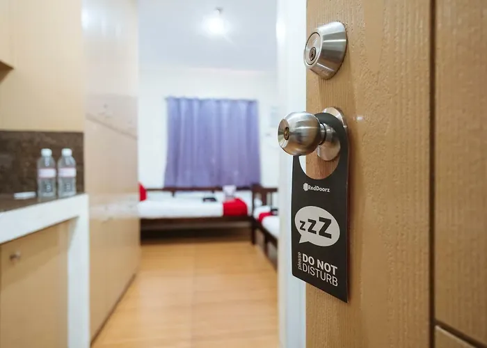 Reddoorz Near Robinsons Place