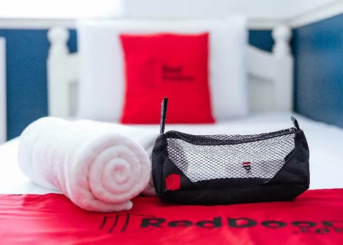 Reddoorz Near Robinsons Place Hotel 3*